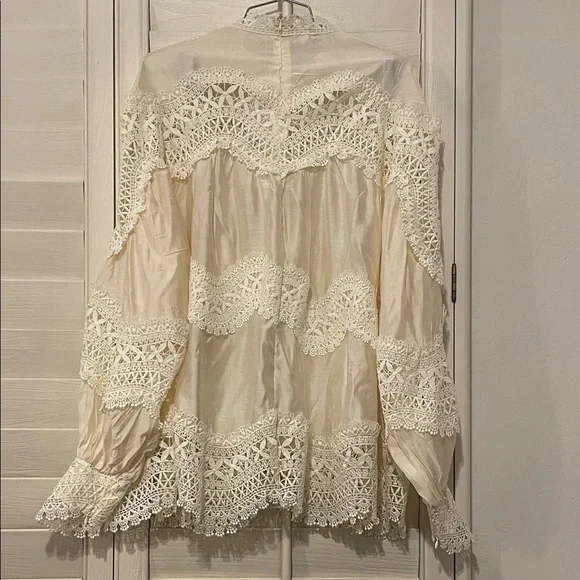 Elegant Lace Trim Cream Blouse - Picture 6 of 9